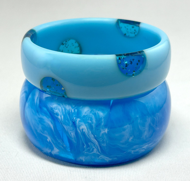 WT9 marbled Caribbean blue resin bangle